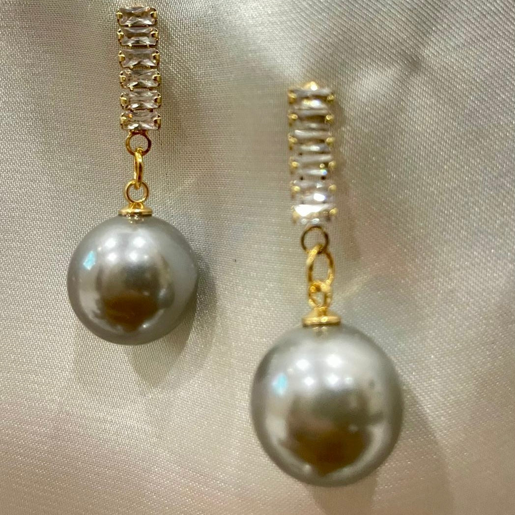 Tennis Grey Pearl Earrings